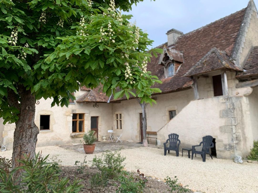 Cour du Manoir de Pierre Levée