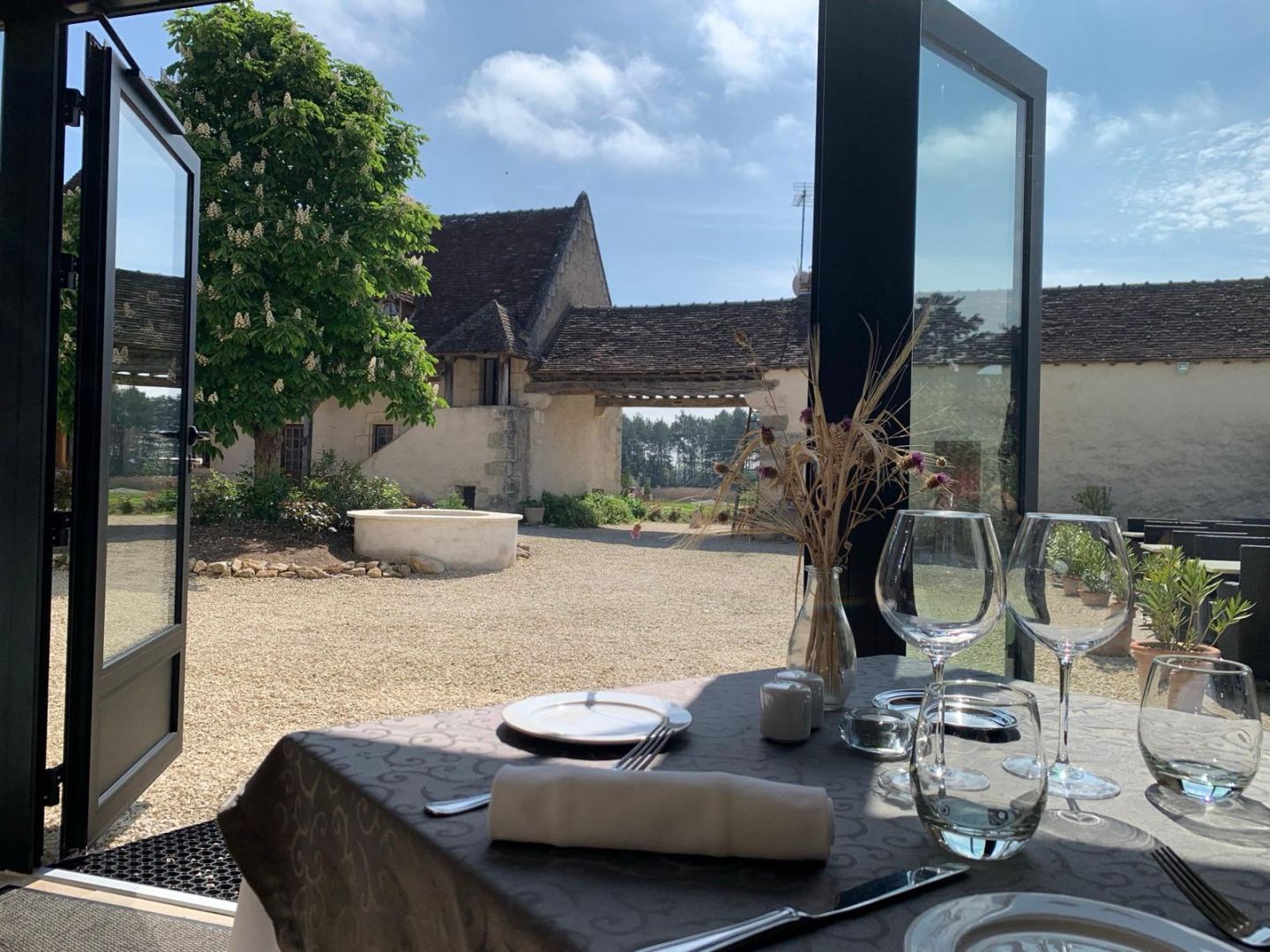 Manoir de Pierre Levée, Hôtel & Restaurant en Brenne